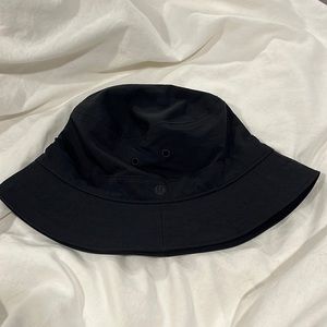 Lululemon black bucket hat S/M